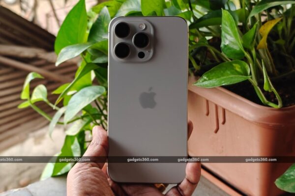 Apple Could Equip iPhone With In-House Modem in 2025, Advantages Might Not Be Visible for Years: Mark Gurman